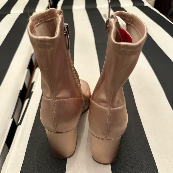 BNWTS Marc Fisher satiny nude pinkish zipper sock ankle bootie Sz 36 1/2 - Picture 3 of 7